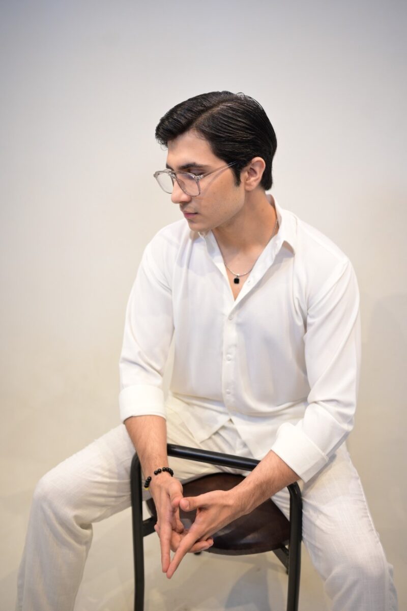 White Textured Shirt, Gentzo, Men’s Shirt, Textured Cotton Shirt, Formal Shirt, Casual Shirt, Breathable Fabric, Modern Fit Shirt, Workwear, Weekend Wear, Classic Collar Shirt, Button-Down Shirt, Men's Fashion, Stylish White Shirt, Tailored Fit Shirt, Premium Cotton Shirt