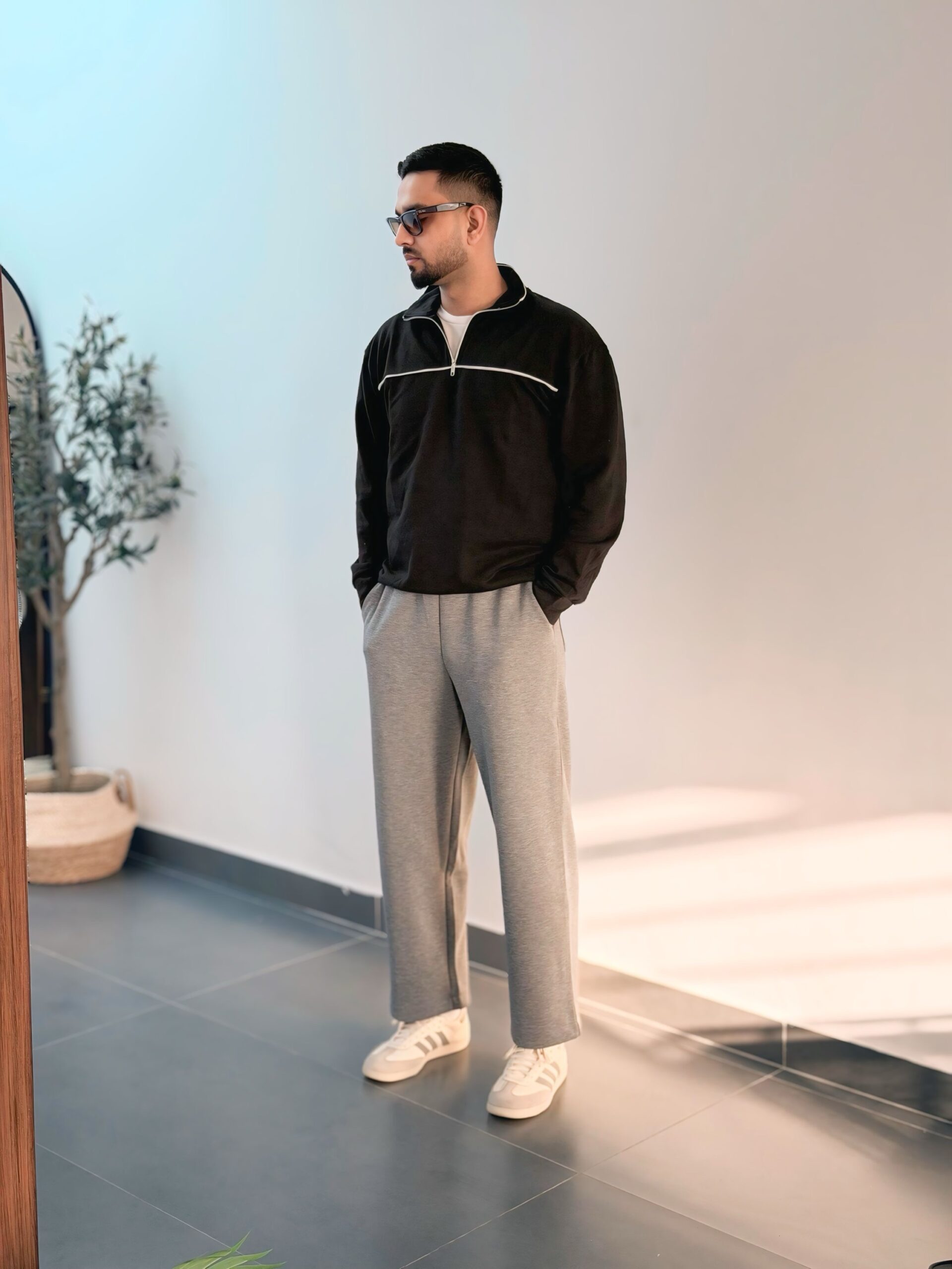 BLACK MOCKNECK ZIPPER