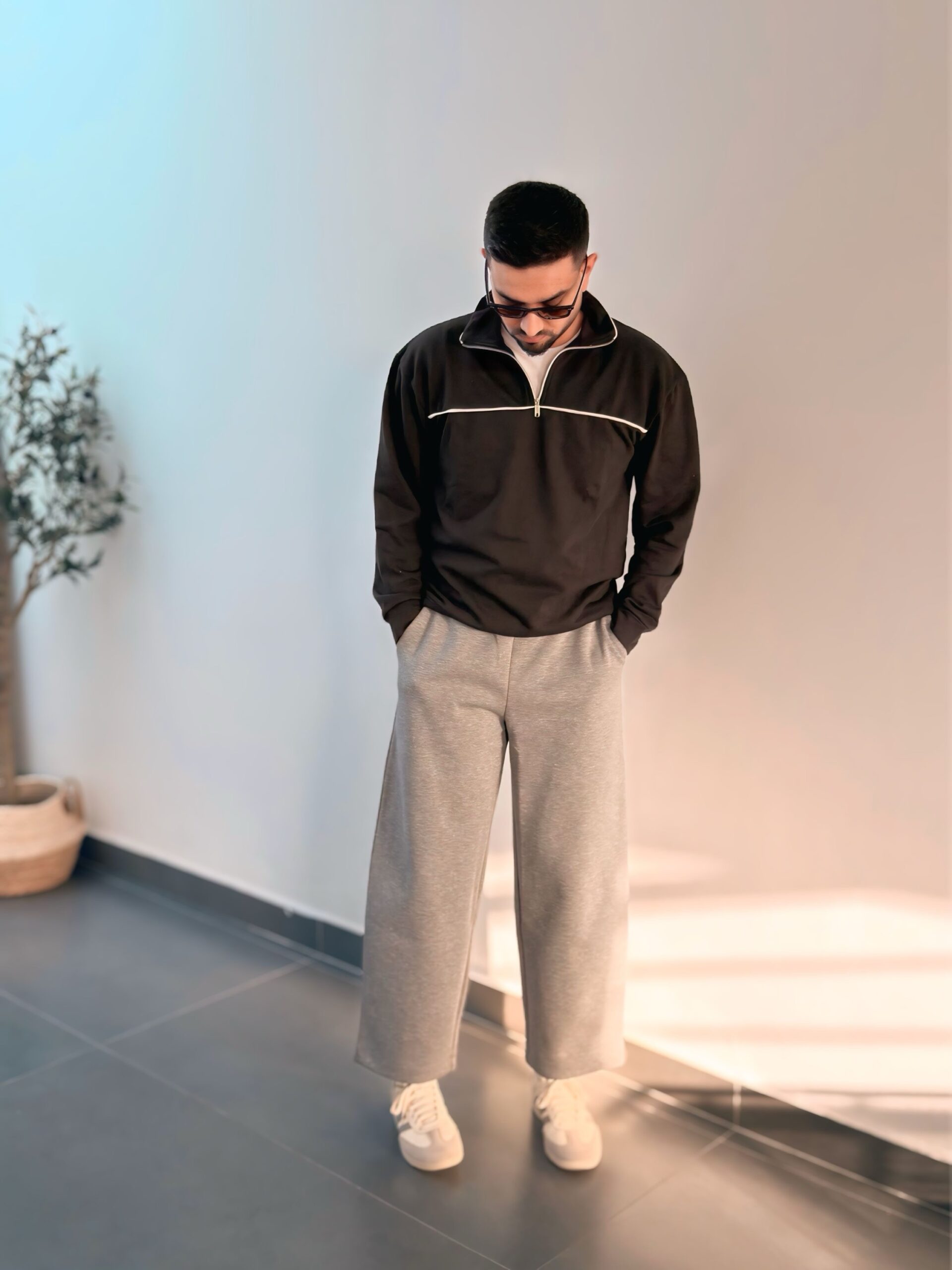 BLACK MOCKNECK ZIPPER - Image 3